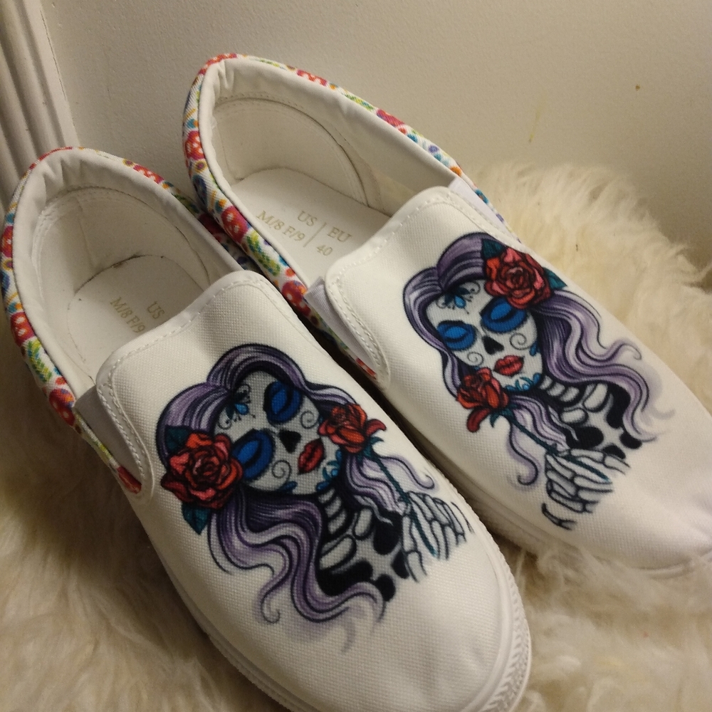Shoes - Picture 8 of 9